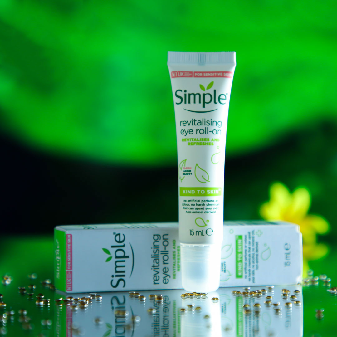 کرم دور چشم احیا کننده سیمپل مدل Revitalising حجم 15 میلی لیتر